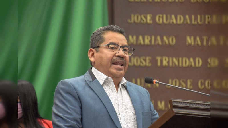 Ángel Custodio presenta reforma a la Ley de Notariado