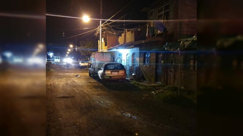 Sicarios asesinan a mujer afuera de su vivienda, en Zamora 