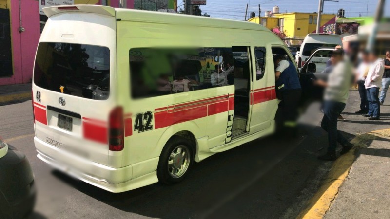 Moto de la Policía Michoacán provoca choque, en Morelia 