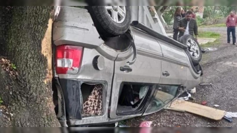 Un muerto y 7 heridos, saldo de volcadura, en la carretera Morelia-Pátzcuaro  
