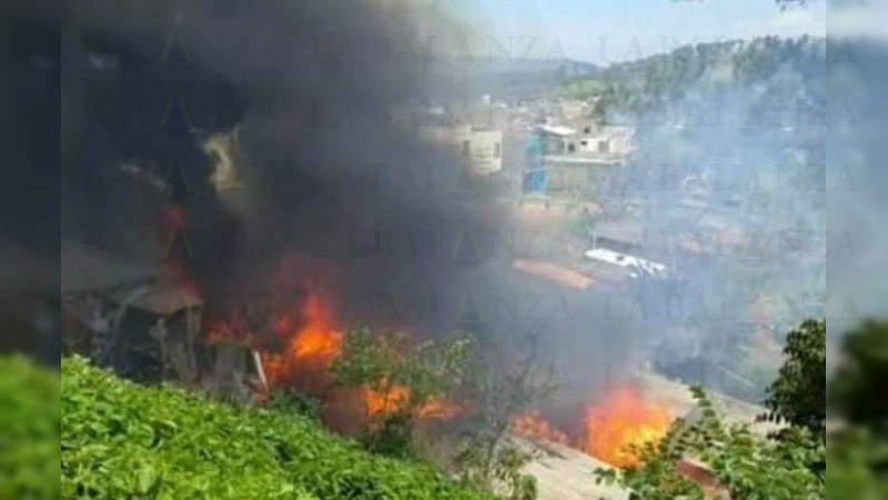 Incendio arrasa con 4 humildes viviendas, en Tacámbaro  