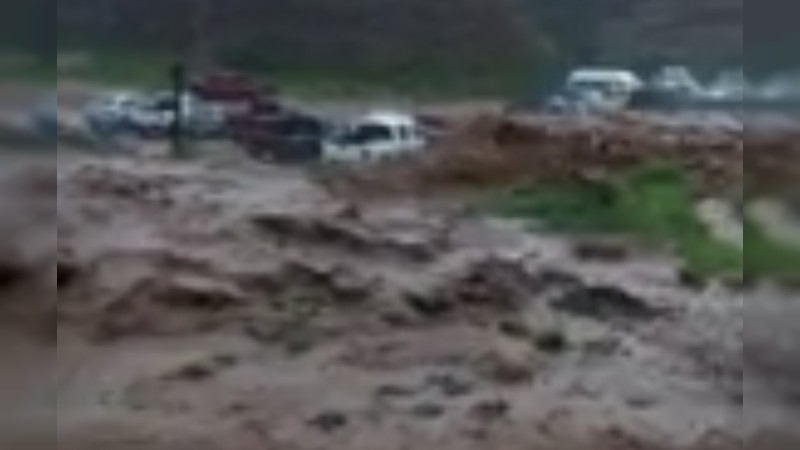 Un fallecido y 10 viviendas afectadas, saldo de desborde de río, en Huiramba 