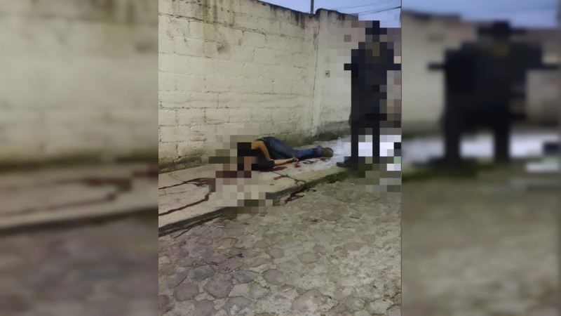 Sicarios que tripulaban 3 autos, ejecutaron a hombre en Zitácuaro 