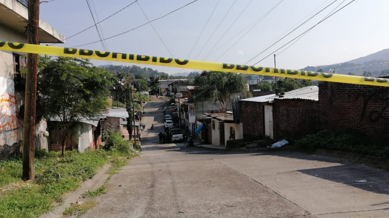 Sicarios ejecutan a hombre dentro de una casa, en Uruapan 