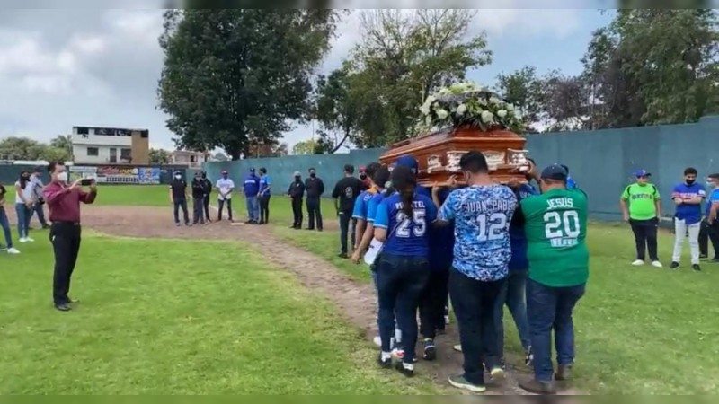 Jugadores rinden homenaje a su entrenador asesinado, en Uruapan  