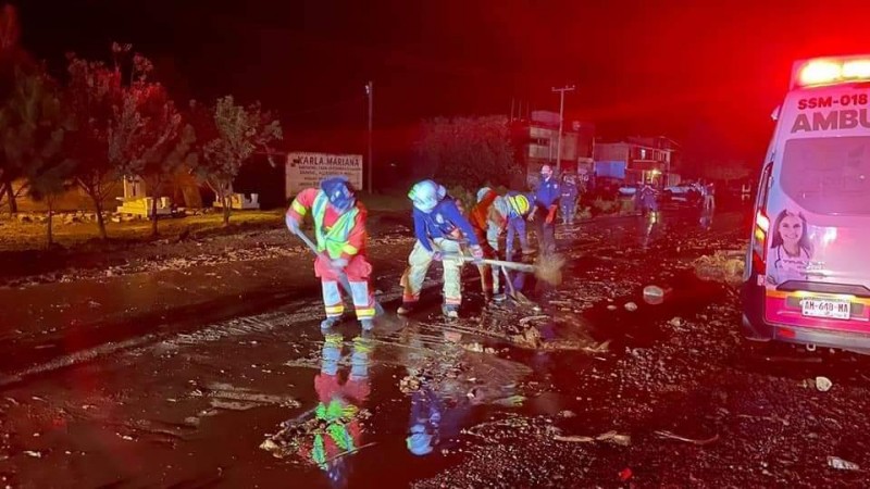 Se registró deslave en la Morelia-Zacapu; bomberos retiran escombro  