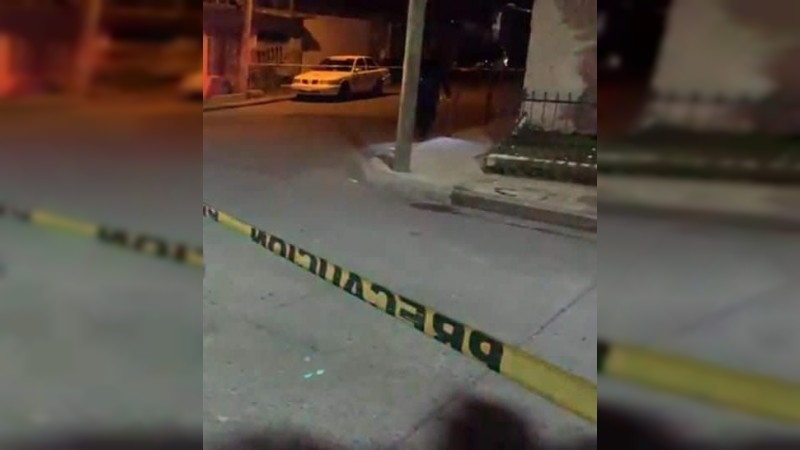 Matan a tiros a hombre dentro de negocio de maquinitas, en Uruapan 